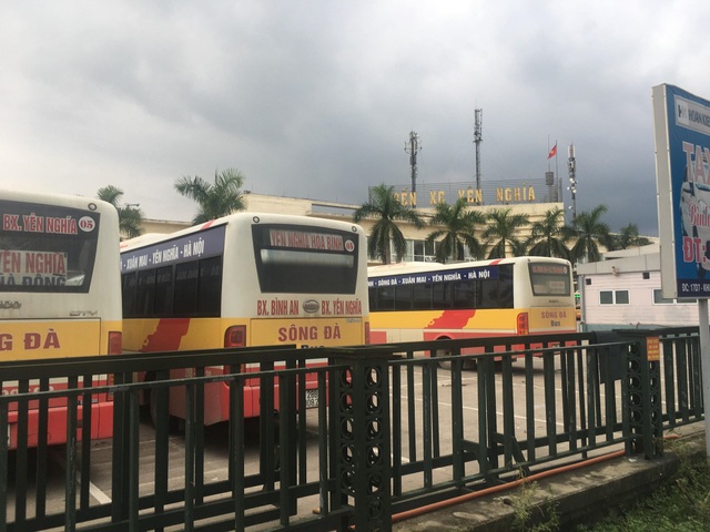 Hà Nội: Tài xế taxi đánh 3 cô gái vì... không chịu đi xe - 2 Hà Nội: Tài xế taxi đánh 3 cô gái vì... không chịu đi xe - 2