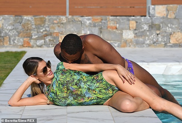 Chloe Sims đẹp như mộng với áo tắm - 6