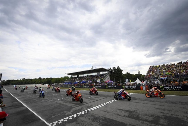 Chặng 10 MotoGP 2019: Marquez thắng dễ trong ngày chặng đua trì hoãn bởi mưa - 3