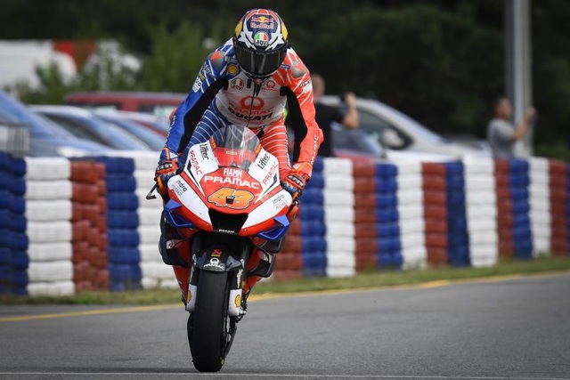 Chặng 10 MotoGP 2019: Marquez thắng dễ trong ngày chặng đua trì hoãn  bởi mưa - 7