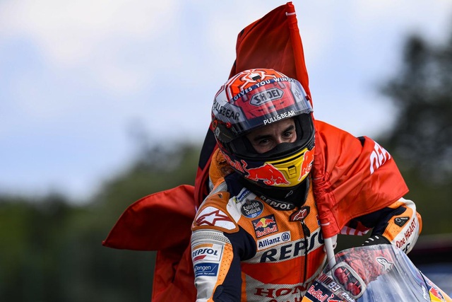 Chặng 10 MotoGP 2019: Marquez thắng dễ trong ngày chặng đua trì hoãn bởi mưa - 20