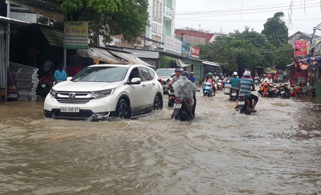 Dân đảo Phú Quốc quay cuồng với cơn “đại hồng thủy” chưa từng có - 4 Dân đảo Phú Quốc quay cuồng với cơn “đại hồng thủy” chưa từng có - 4