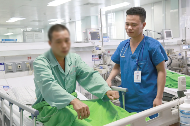 Nam thanh niên liệt cơ hô hấp, không thể thở do rắn cắn vào tai - 2 Nam thanh niên liệt cơ hô hấp, không thể thở do rắn cắn vào tai - 2