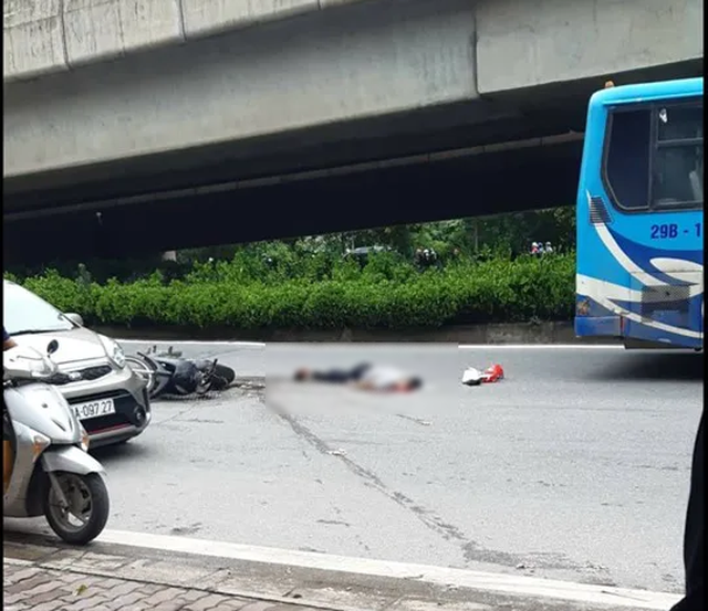 Xe buýt cán chết người trên đường phố Hà Nội - 2 Xe buýt cán chết người trên đường phố Hà Nội - 2