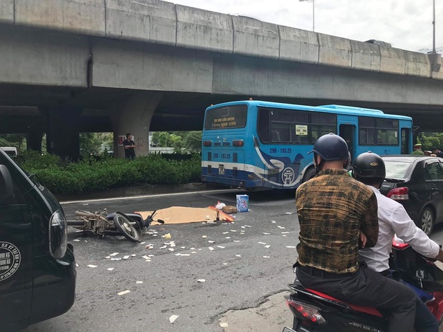 Xe buýt cán chết người trên đường phố Hà Nội - 3 Xe buýt cán chết người trên đường phố Hà Nội - 3