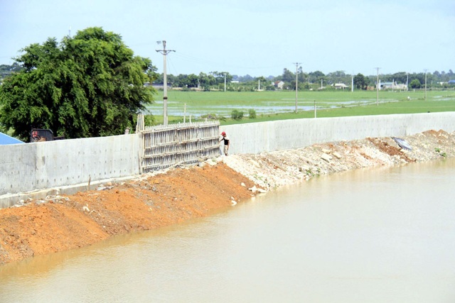 Hà Nội gấp rút hoàn thiện đê bê tông ngăn lũ sông Bùi đe dọa nội thành - 8 Hà Nội gấp rút hoàn thiện đê bê tông ngăn lũ sông Bùi đe dọa nội thành - 8