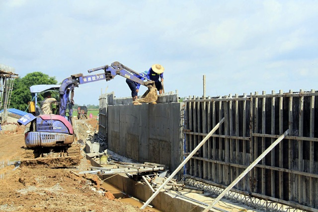 Hà Nội gấp rút hoàn thiện đê bê tông ngăn lũ sông Bùi đe dọa nội thành - 9 Hà Nội gấp rút hoàn thiện đê bê tông ngăn lũ sông Bùi đe dọa nội thành - 9