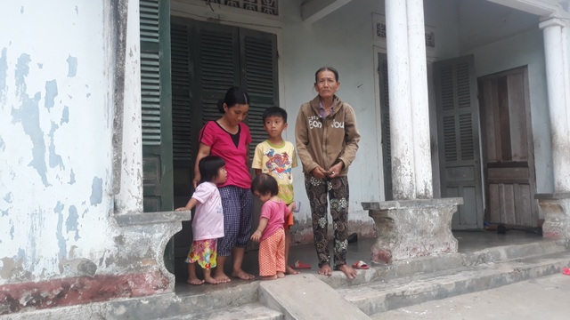 Người đàn bà âm thầm trả lễ đính hôn, ở vậy chăm cha và em trai bệnh tật - 6 Người đàn bà âm thầm trả lễ đính hôn, ở vậy chăm cha và em trai bệnh tật - 6