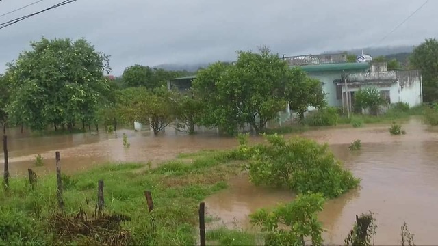 Đắk Lắk mênh mông nước ngập sau nhiều giờ mưa lớn - 5 Đắk Lắk mênh mông nước ngập sau nhiều giờ mưa lớn - 5