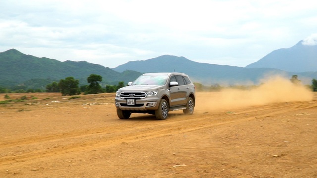 Đánh giá Ford Everest: SUV 7 chỗ đích thực - 1