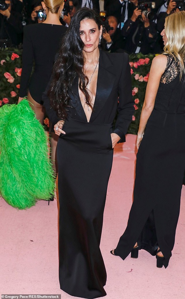 Demi Moore hồi sinh sau 3 cuộc hôn nhân thất bại ở tuổi 56 - 2 Demi Moore hồi sinh sau 3 cuộc hôn nhân thất bại ở tuổi 56 - 2