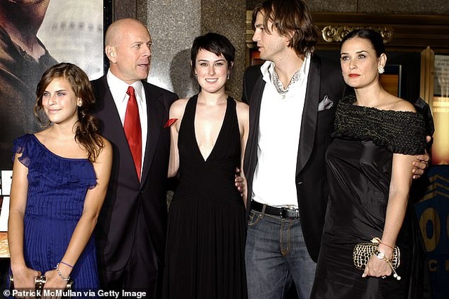 Demi Moore hồi sinh sau 3 cuộc hôn nhân thất bại ở tuổi 56 - 6 Demi Moore hồi sinh sau 3 cuộc hôn nhân thất bại ở tuổi 56 - 6