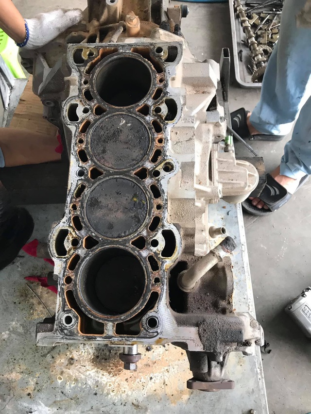 Ham rẻ, cả tin, mất 300 triệu đồng mua phải xe bị thuỷ kích - 4 Ham rẻ, cả tin, mất 300 triệu đồng mua phải xe bị thuỷ kích - 4