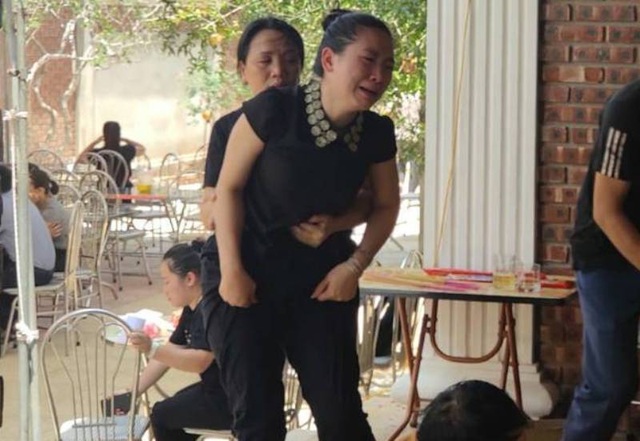Xót xa đám tang hoa trắng của bé trai bị bỏ quên suốt 9 tiếng trên xe đưa đón - 5 Xót xa đám tang hoa trắng của bé trai bị bỏ quên suốt 9 tiếng trên xe đưa đón - 5