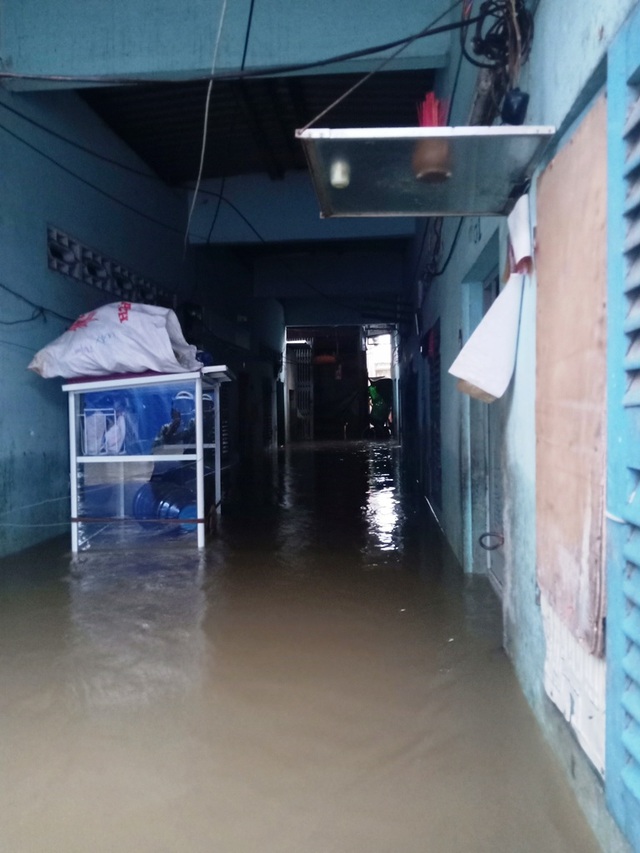 Hàng trăm hộ dân Phú Quốc căng mình sống chung với lũ giữa đảo khơi - 9 Hàng trăm hộ dân Phú Quốc căng mình sống chung với lũ giữa đảo khơi - 9