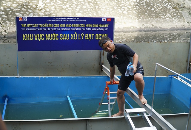 Xem chuyên gia Nhật Bản rửa mặt, tắm bằng nước sông Tô Lịch - 1