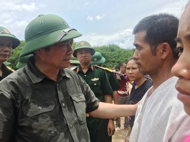 Trưởng ban Tổ chức Trung ương thăm hỏi, chỉ đạo khắc phục hậu quả mưa lũ - Ảnh minh hoạ 13