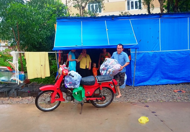 Phú Quốc lũ dâng cao ngang đầu người, huy động 1.000 quân cứu dân - 20 Phú Quốc lũ dâng cao ngang đầu người, huy động 1.000 quân cứu dân - 20