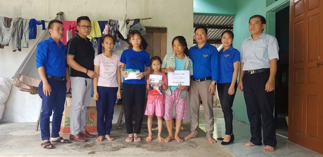 3 đứa trẻ mịt mờ tương lai cùng người mẹ bệnh hiểm được bạn đọc giúp đỡ hơn 95 triệu đồng - 1 3 đứa trẻ mịt mờ tương lai cùng người mẹ bệnh hiểm được bạn đọc giúp đỡ hơn 95 triệu đồng - 1