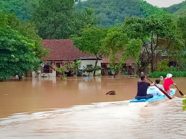 Lâm Đồng: Lũ tiếp tục dâng cao, 1 người bị rơi xuống cống tử vong - 1 Lâm Đồng: Lũ tiếp tục dâng cao, 1 người bị rơi xuống cống tử vong - 1