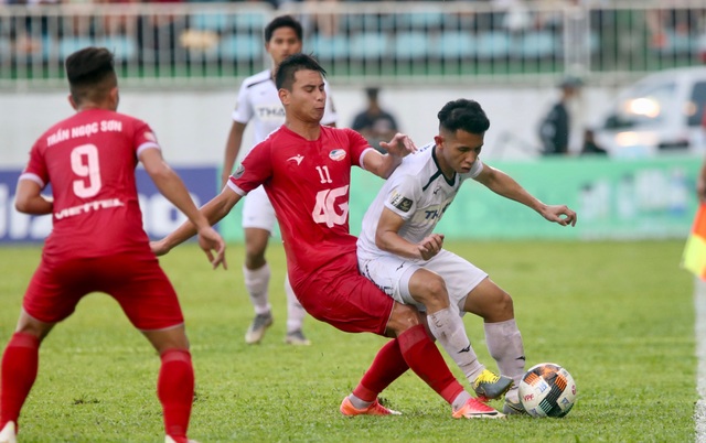 Vòng 22 V-League: HA Gia Lai gồng mình cho cuộc chiến trụ hạng - 1 Vòng 22 V-League: HA Gia Lai gồng mình cho cuộc chiến trụ hạng - 1