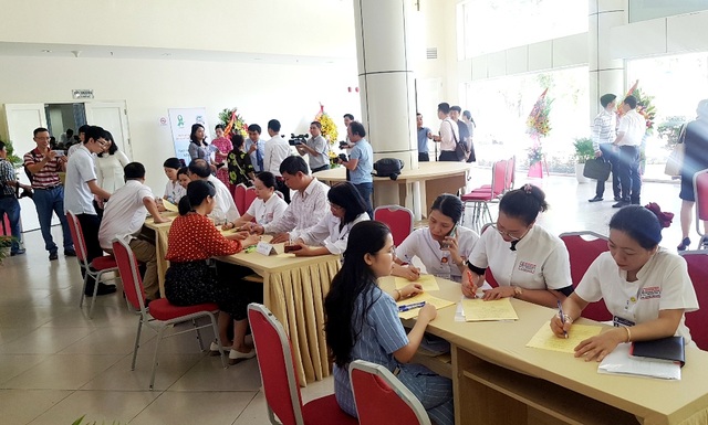 Hàng trăm người đăng ký hiến tặng mô/tạng ở lễ thành lập Trung tâm Ghép tạng tại Huế - 1 Hàng trăm người đăng ký hiến tặng mô/tạng ở lễ thành lập Trung tâm Ghép tạng tại Huế - 1