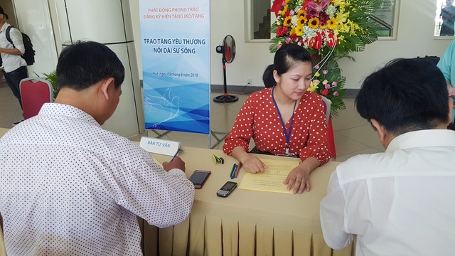Hàng trăm người đăng ký hiến tặng mô/tạng ở lễ thành lập Trung tâm Ghép tạng tại Huế - 7 Hàng trăm người đăng ký hiến tặng mô/tạng ở lễ thành lập Trung tâm Ghép tạng tại Huế - 7