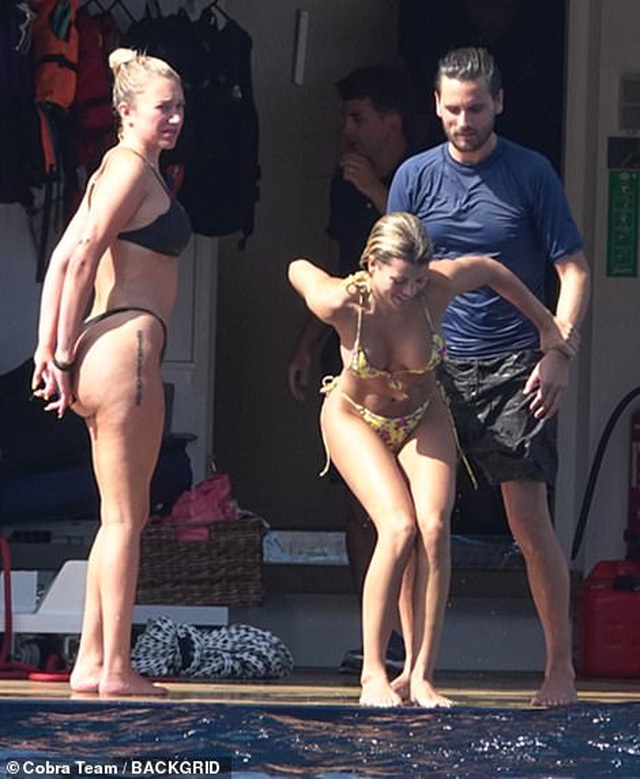 Sofia Richie vui đùa cùng bạn trai trên biển - 5 Sofia Richie vui đùa cùng bạn trai trên biển - 5