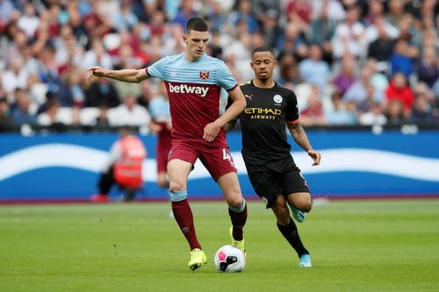 West Ham 0-5 Man City: Hat-trick của Sterling và dấu ấn của VAR - 8 West Ham 0-5 Man City: Hat-trick của Sterling và dấu ấn của VAR - 8