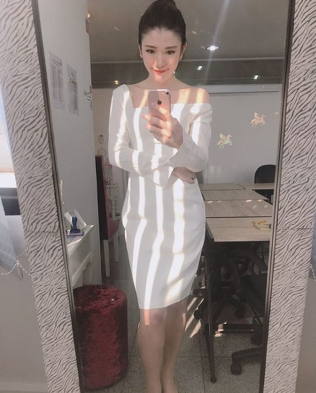 Cô giáo kiêm tiếp viên hàng không hot nhất Thái Lan đẹp nhờ chăm sóc kỳ công - 10 Cô giáo kiêm tiếp viên hàng không hot nhất Thái Lan đẹp nhờ chăm sóc kỳ công - 10