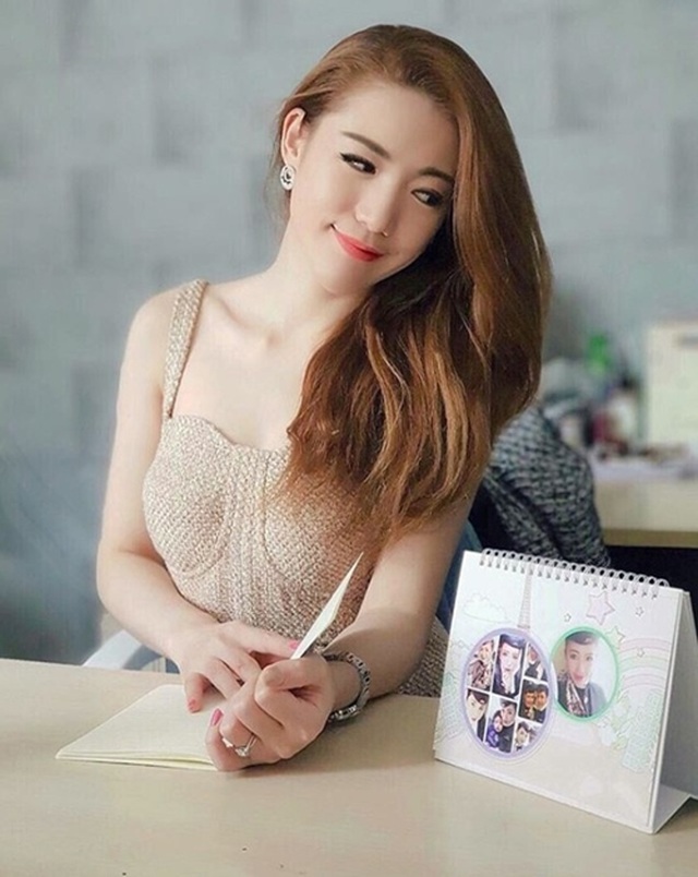 Cô giáo kiêm tiếp viên hàng không hot nhất Thái Lan đẹp nhờ chăm sóc kỳ công - 2 Cô giáo kiêm tiếp viên hàng không hot nhất Thái Lan đẹp nhờ chăm sóc kỳ công - 2