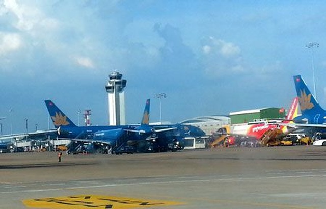 Hai nhóm khách lao vào ẩu đả khi máy bay vừa hạ cánh xuống Tân Sơn Nhất - 1 Hai nhóm khách lao vào ẩu đả khi máy bay vừa hạ cánh xuống Tân Sơn Nhất - 1