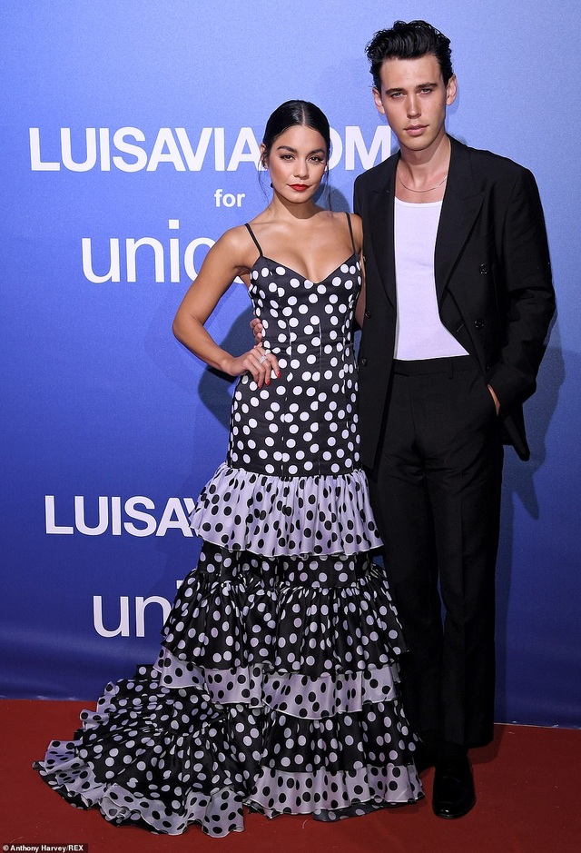 Vanessa Hudgens diện váy trễ nải khoe ngực đầy đặn - 2 Vanessa Hudgens diện váy trễ nải khoe ngực đầy đặn - 2