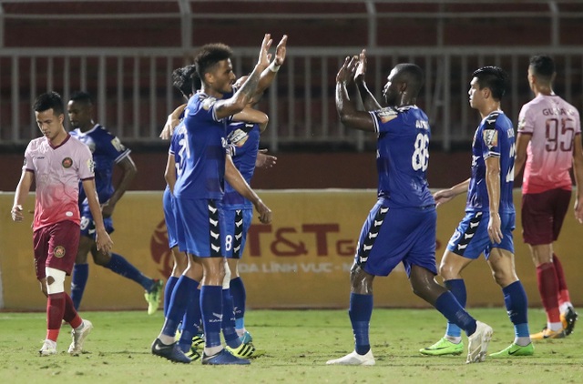 Trọng tài lại gây tranh cãi, Sài Gòn FC thua sát nút B.Bình Dương - 4 Trọng tài lại gây tranh cãi, Sài Gòn FC thua sát nút B.Bình Dương - 4