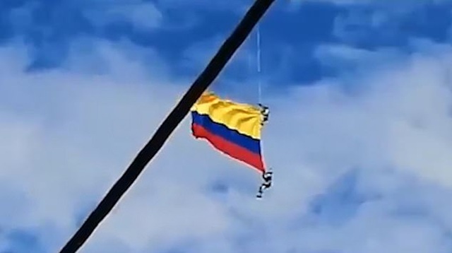 Quân nhân Colombia thiệt mạng vì rơi khi đu dây từ trực thăng - 1 Quân nhân Colombia thiệt mạng vì rơi khi đu dây từ trực thăng - 1