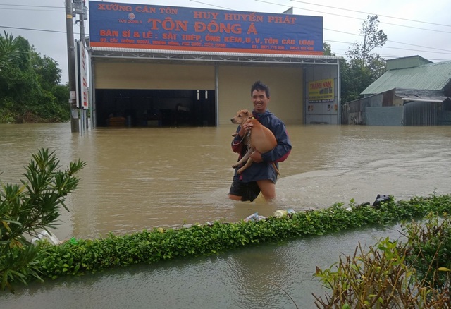 Nhìn lại 10 ngày đảo ngọc Phú Quốc quay cuồng trong trận lũ lụt chưa từng có - 4 Nhìn lại 10 ngày đảo ngọc Phú Quốc quay cuồng trong trận lũ lụt chưa từng có - 4