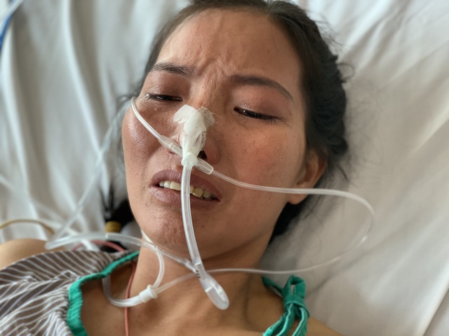 Người đàn bà lam lũ nhập viện khẩn cấp: Xin hãy cứu giúp cho em được về với con! - 1 Người đàn bà lam lũ nhập viện khẩn cấp: Xin hãy cứu giúp cho em được về với con! - 1