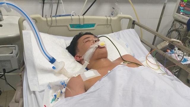 Bố mẹ bán đầu cơ nghiệp cứu chàng tân sinh viên chưa một ngày vào giảng đường - 2 Bố mẹ bán đầu cơ nghiệp cứu chàng tân sinh viên chưa một ngày vào giảng đường - 2