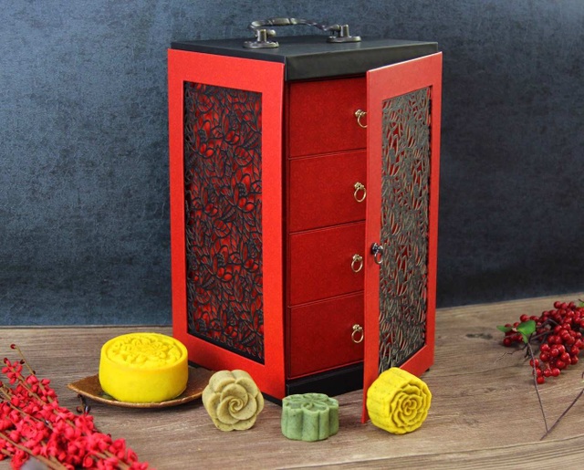 Thay màu “áo mới”, bánh Trung thu Việt ngày càng đột phá về mẫu mã - 3 Thay màu “áo mới”, bánh Trung thu Việt ngày càng đột phá về mẫu mã - 3