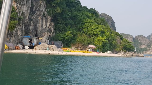 Bộ Tài nguyên và Môi trường đề nghị xử nghiêm các dự án xâm phạm vịnh Hạ Long - 1 Bộ Tài nguyên và Môi trường đề nghị xử nghiêm các dự án xâm phạm vịnh Hạ Long - 1