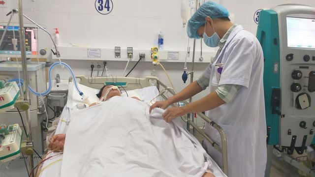 Bố mẹ bán đầu cơ nghiệp cứu chàng tân sinh viên chưa một ngày vào giảng đường - 5 Bố mẹ bán đầu cơ nghiệp cứu chàng tân sinh viên chưa một ngày vào giảng đường - 5
