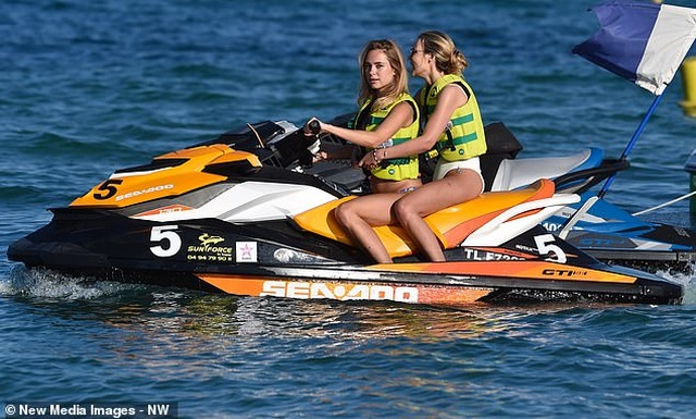Kimberley Garner cuốn hút từng centimet - 11 Kimberley Garner cuốn hút từng centimet - 11