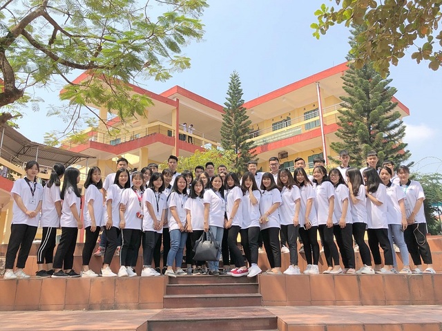 Lớp 45 học sinh chăm học, đoàn kết khiến dân mạng trầm trồ - 3 Lớp 45 học sinh chăm học, đoàn kết khiến dân mạng trầm trồ - 3