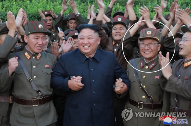 Ông Kim Jong-un phong hàm quân đội cho hơn 100 nhà khoa học quốc phòng - 1 Ông Kim Jong-un phong hàm quân đội cho hơn 100 nhà khoa học quốc phòng - 1