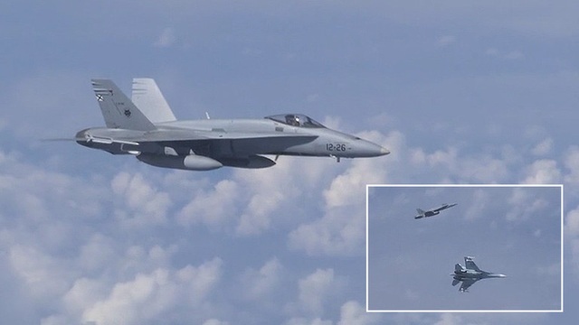 Su-27 chặn máy bay NATO áp sát phi cơ chở Bộ trưởng Quốc phòng Nga - 1 Su-27 chặn máy bay NATO áp sát phi cơ chở Bộ trưởng Quốc phòng Nga - 1
