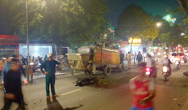 TPHCM: Một đêm 3 người chết vì tai nạn giao thông - 1 TPHCM: Một đêm 3 người chết vì tai nạn giao thông - 1