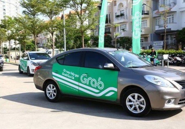 Grab phải dán logo phản quang cho dễ nhận diện | Báo Dân trí