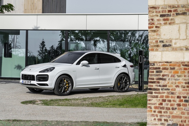 Cayenne Turbo S E-Hybrid - Mẫu SUV đắt nhất, mạnh nhất mang thương hiệu Porsche - 4