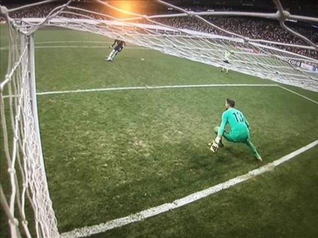 Adrian cản phá sút luân lưu sai luật, CĐV Chelsea đòi đá lại siêu cúp châu Âu Adrian cản phá sút luân lưu sai luật, CĐV Chelsea đòi đá lại siêu cúp châu Âu