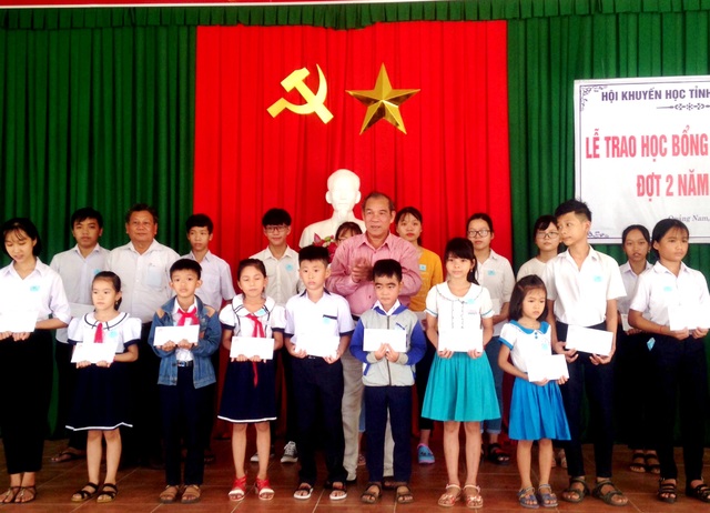 Hội Khuyến học Quảng Nam trao học bổng Hội Khuyến học Quảng Nam trao học bổng